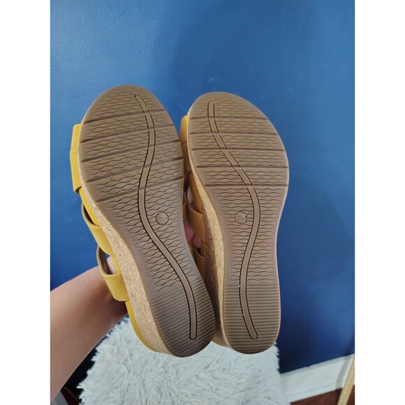 Clarks Womens Un Capri Step Wedge Sandal Yellow Nubuck US Size 9.5 M - Picture 9 of 9